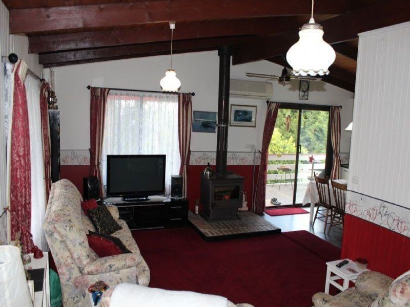 395 McDonalds Track, Hernes Oak VIC 3825