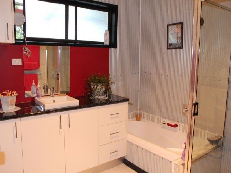 395 McDonalds Track, Hernes Oak VIC 3825