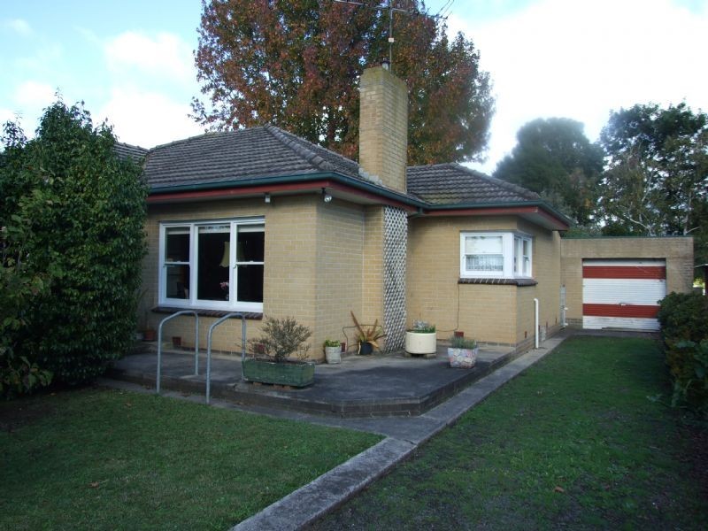 16 Reservoir Road, Moe VIC 3825
