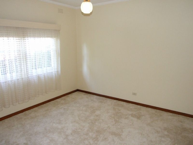 16 Reservoir Road, Moe VIC 3825