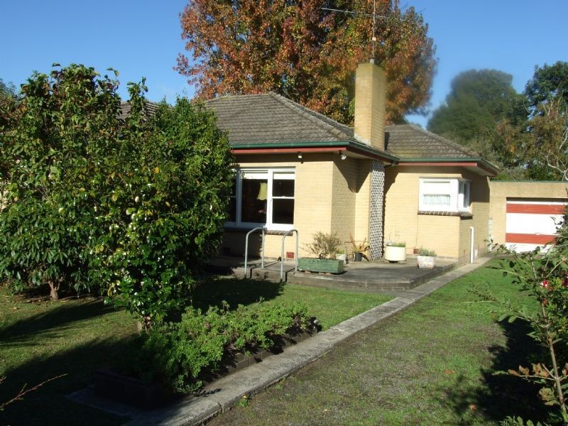 16 Reservoir Road, Moe VIC 3825