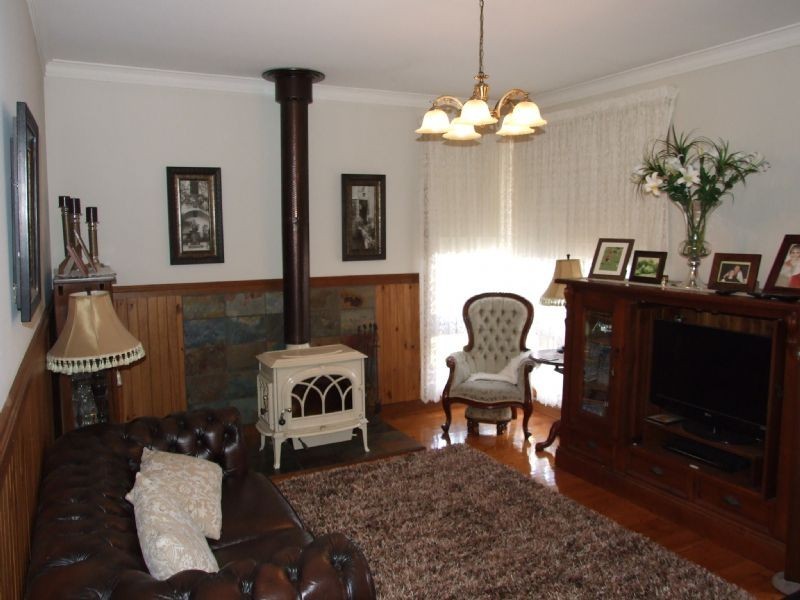 24  Alexander Avenue, Moe VIC 3825