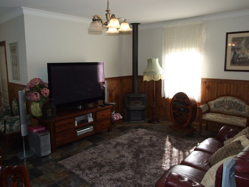 24  Alexander Avenue, Moe VIC 3825