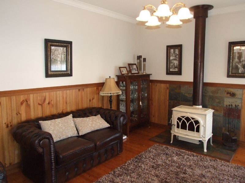 24  Alexander Avenue, Moe VIC 3825