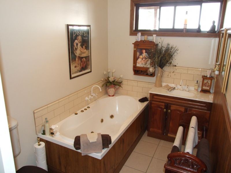 24  Alexander Avenue, Moe VIC 3825