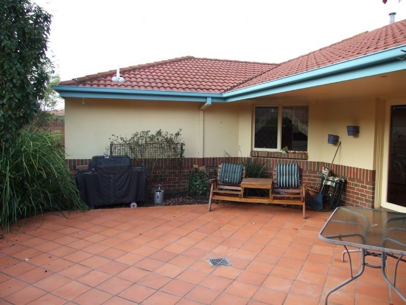 2 Wakefield Court, Newborough VIC 3825