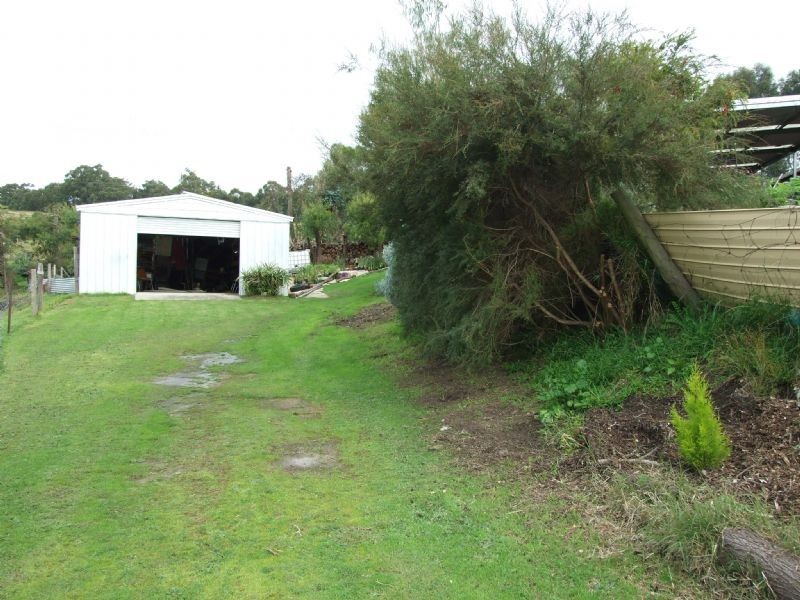 15 Yasmin Drive, Hernes Oak VIC 3825