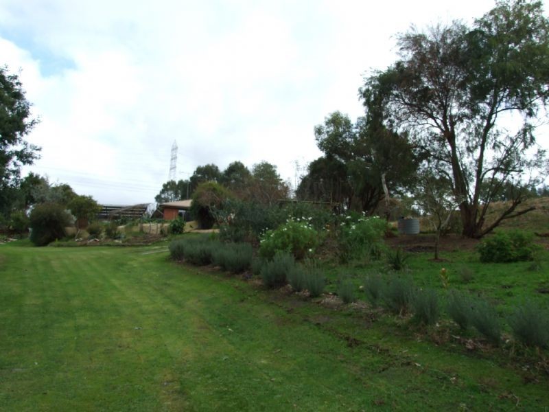 15 Yasmin Drive, Hernes Oak VIC 3825