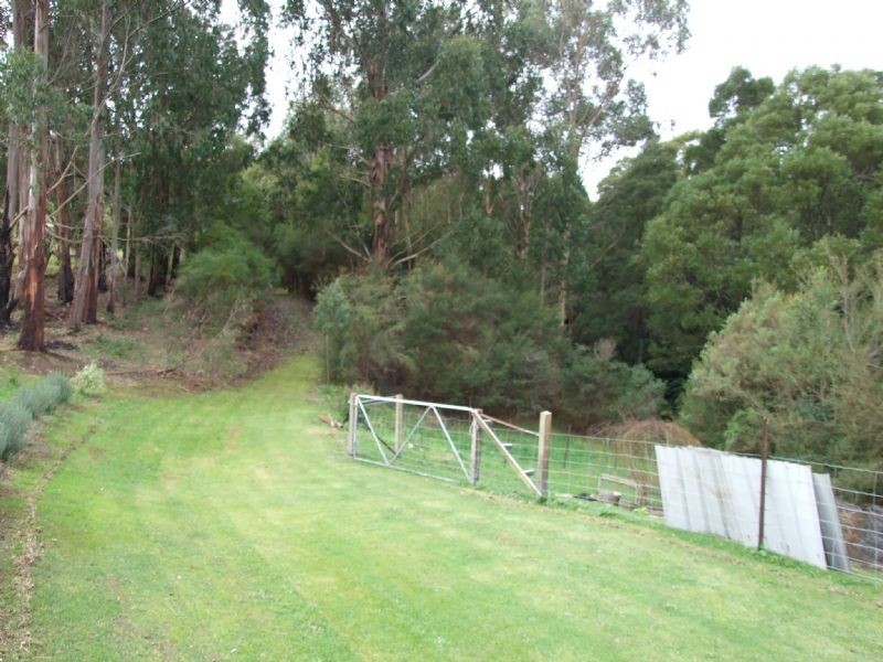 15 Yasmin Drive, Hernes Oak VIC 3825