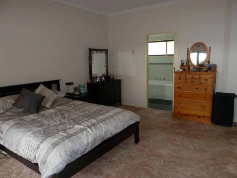 6 South Street, Moe VIC 3825