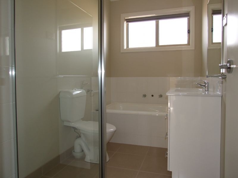 1/49 Sweetwater Place, Moe VIC 3825