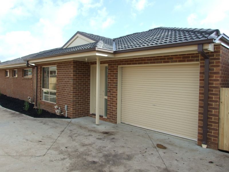 2/49 Sweetwater Place, Moe VIC 3825