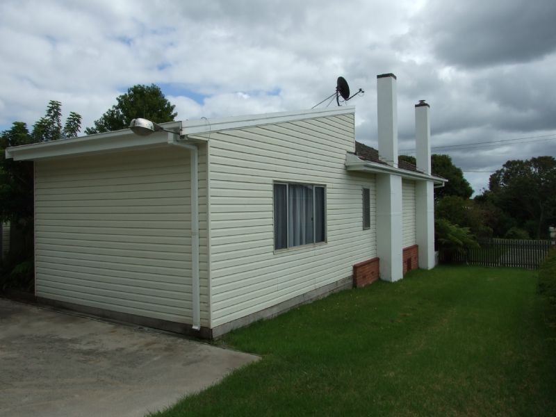 24 Monash Road, Newborough VIC 3825