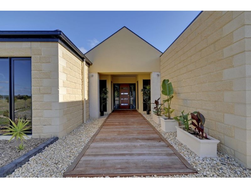 15 Hollander Drive, Yallourn North VIC 3825