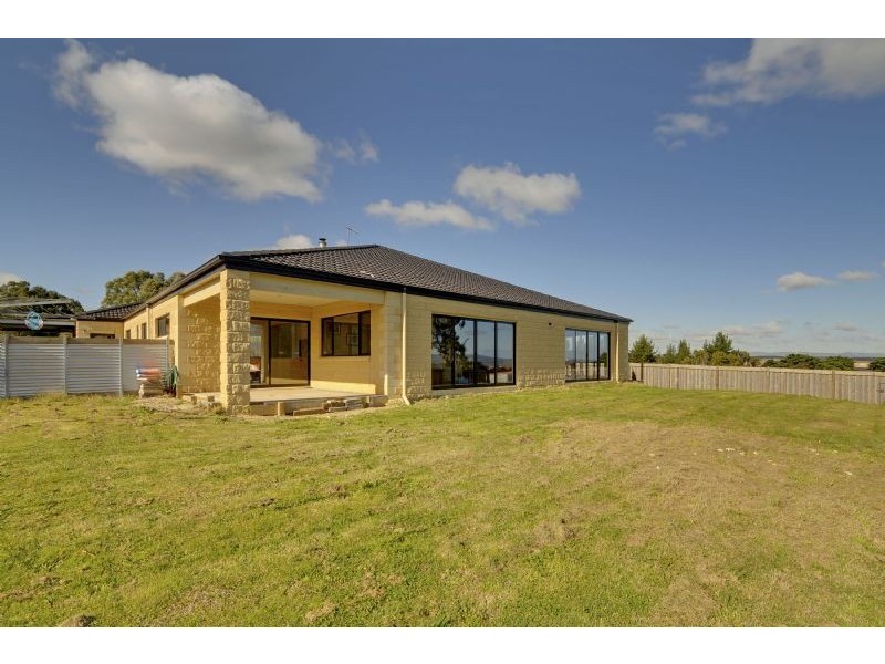 15 Hollander Drive, Yallourn North VIC 3825