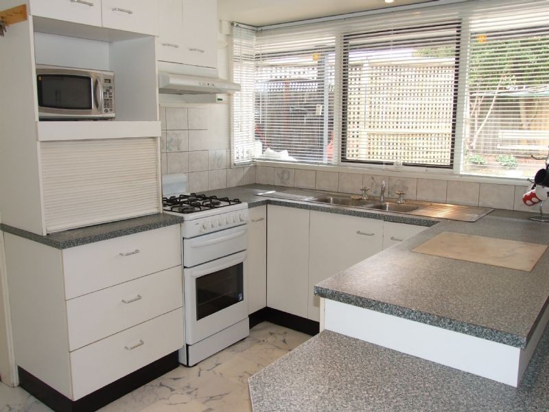 15 Randall Crescent, Moe VIC 3825