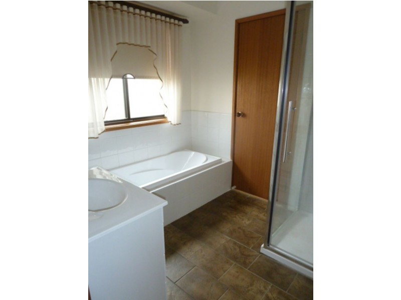 1/12 Libra Crescent, Moe VIC 3825