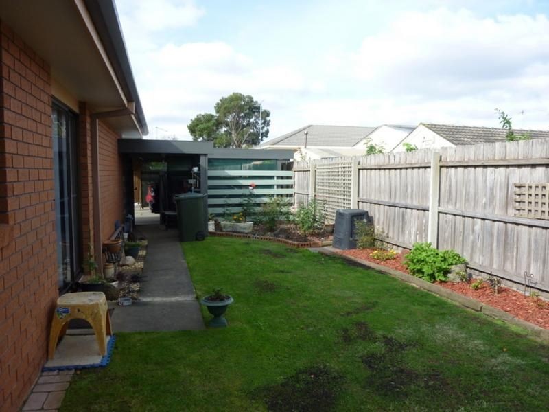 2/1 Baxter Court, Moe VIC 3825