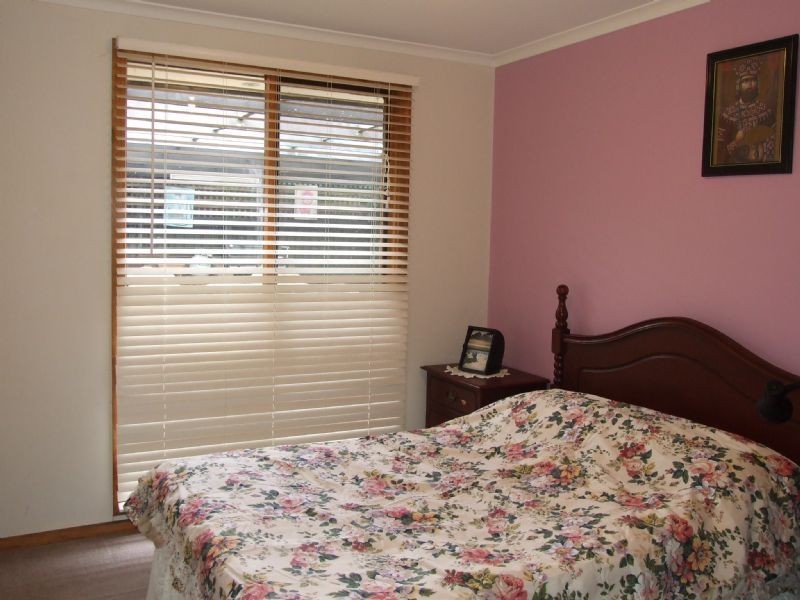 10 Moffat Street, Moe VIC 3825
