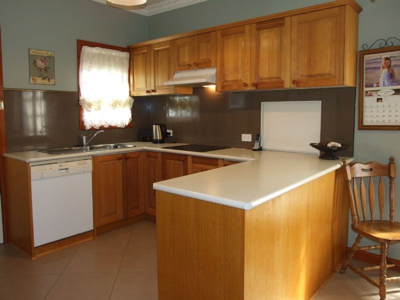 6 Roberts Street, Moe VIC 3825