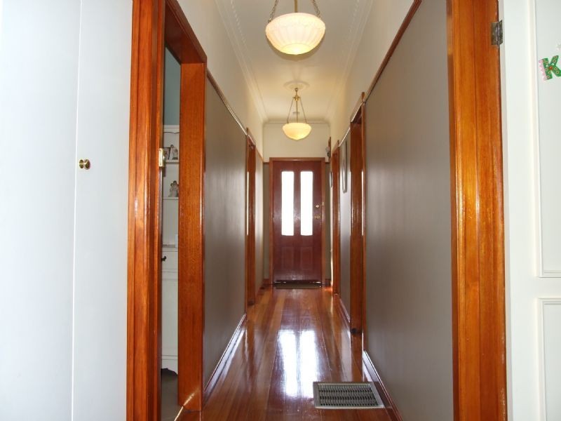 6 Roberts Street, Moe VIC 3825