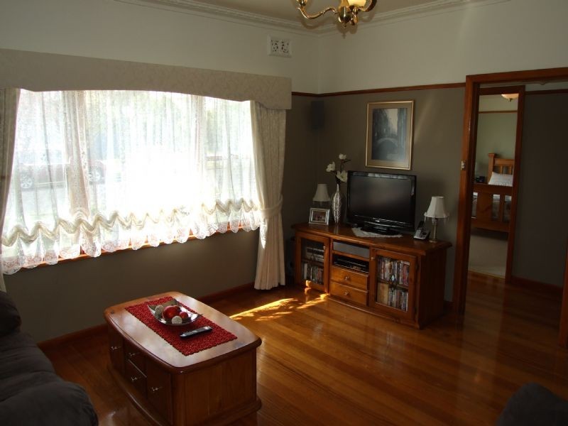 6 Roberts Street, Moe VIC 3825