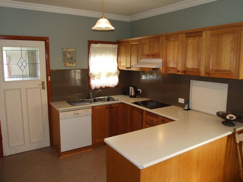 6 Roberts Street, Moe VIC 3825