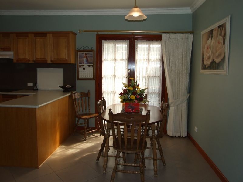 6 Roberts Street, Moe VIC 3825