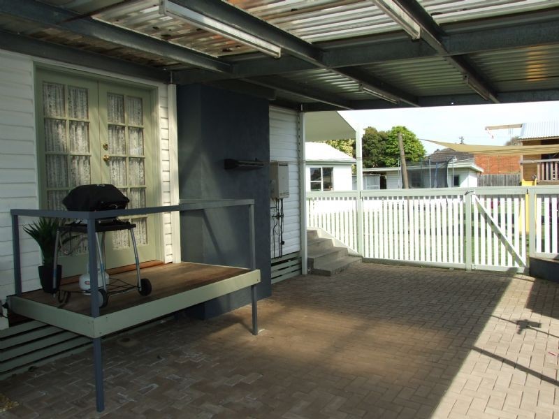 6 Roberts Street, Moe VIC 3825