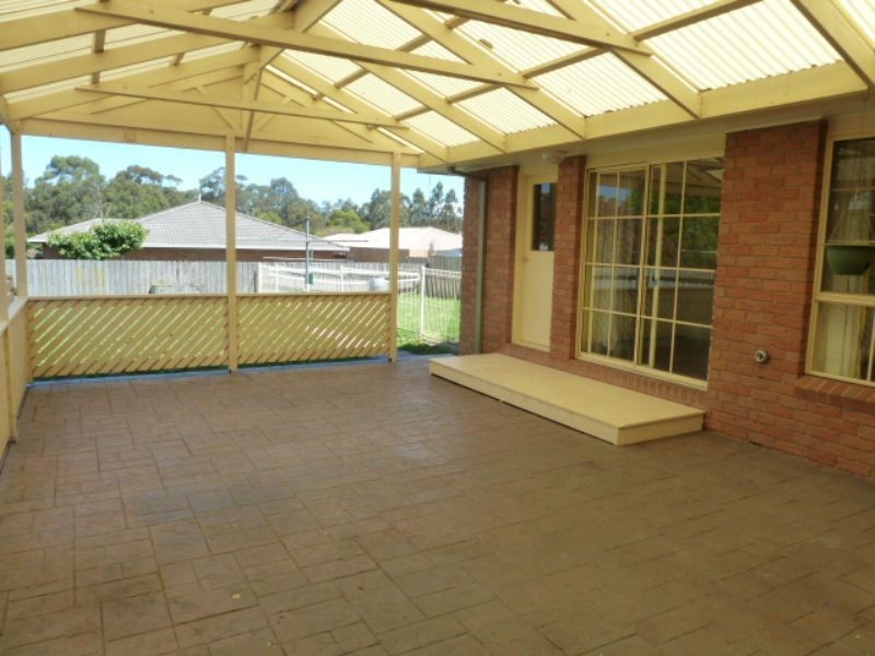22 Jeeralang Avenue, Newborough VIC 3825