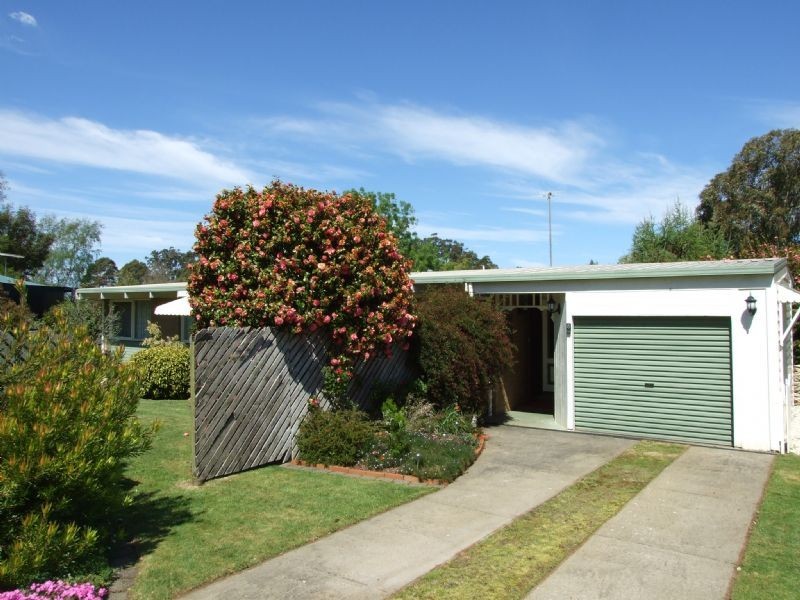 8 St Gwinear Court, Rawson VIC 3825