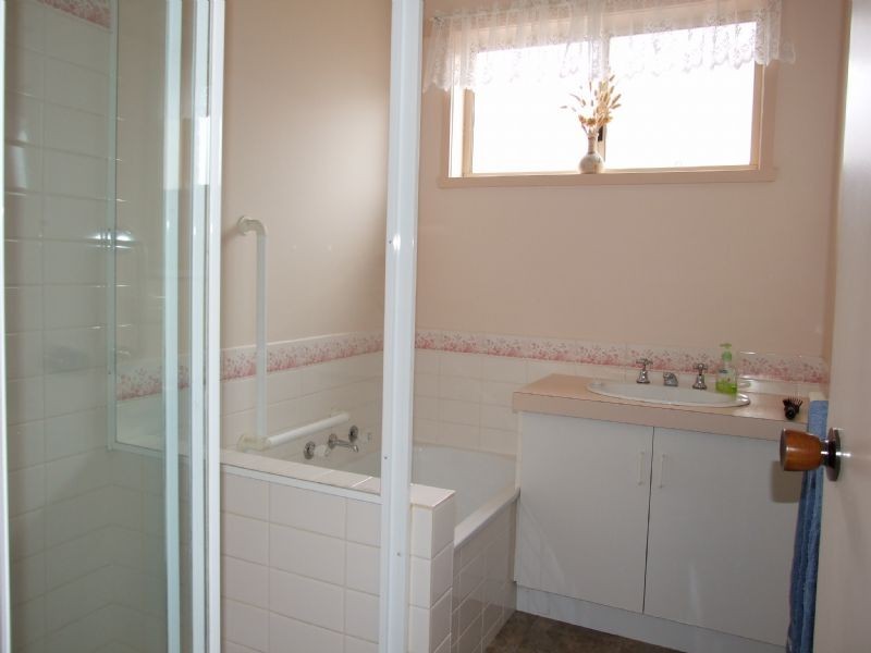 1B/2 Mena Street, Moe VIC 3825