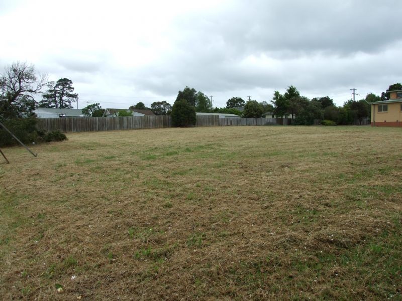 27 & 29 & 31 Victoria Street, Moe VIC 3825