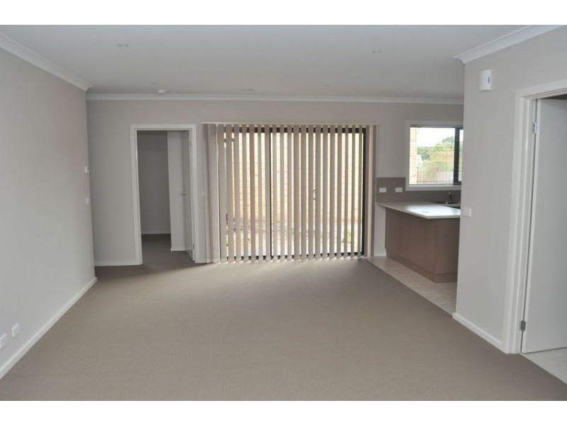 1/64 Service Road, Moe VIC 3825