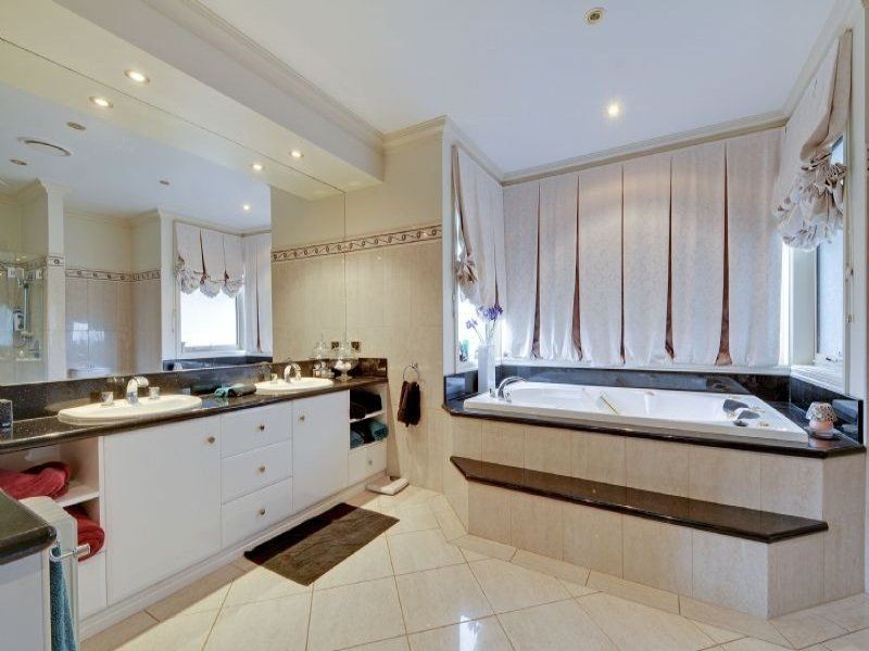 30 Thompsons Road, Newborough VIC 3825