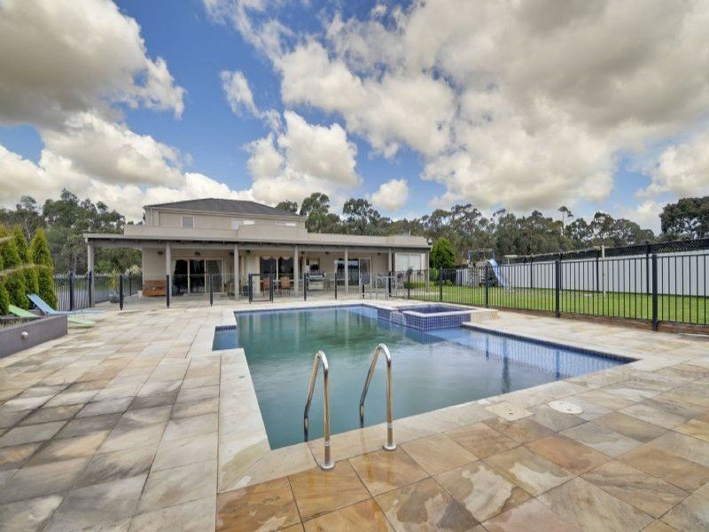 30 Thompsons Road, Newborough VIC 3825