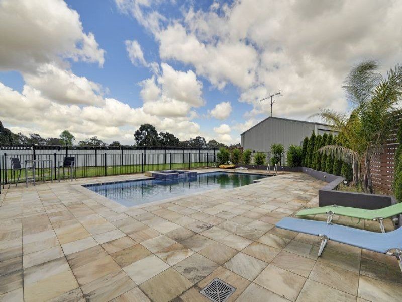 30 Thompsons Road, Newborough VIC 3825