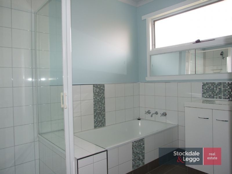 17 Randal Crescent, Moe VIC 3825