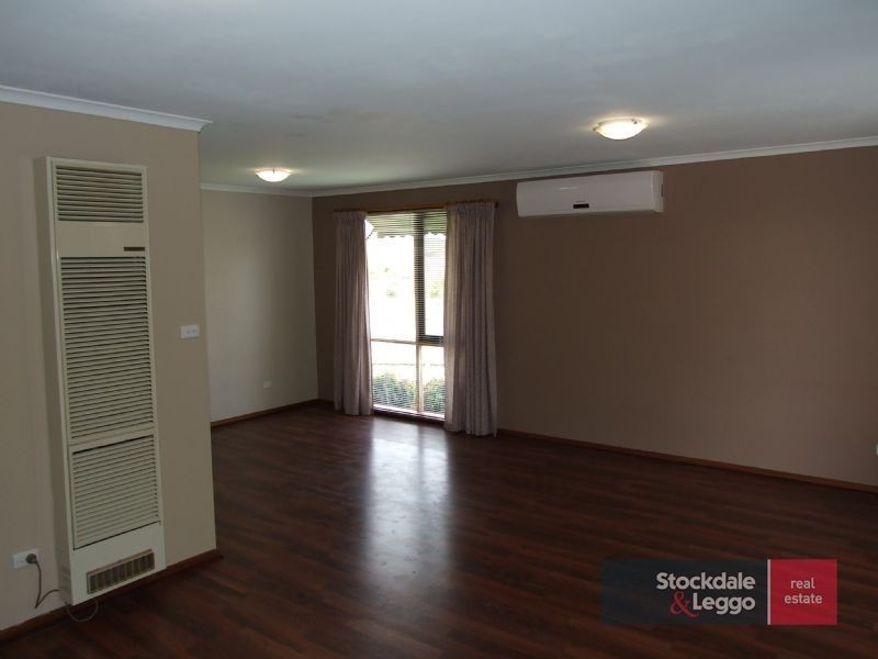 17 Randal Crescent, Moe VIC 3825