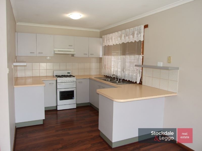 17 Randal Crescent, Moe VIC 3825