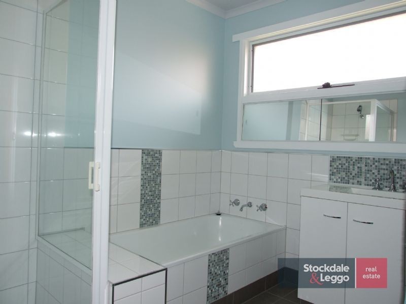 17 Randal Crescent, Moe VIC 3825