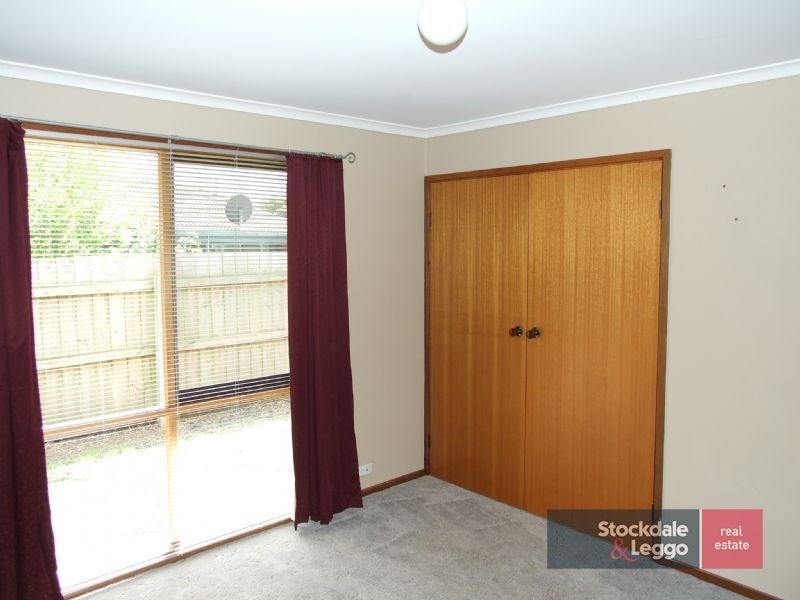 17 Randal Crescent, Moe VIC 3825