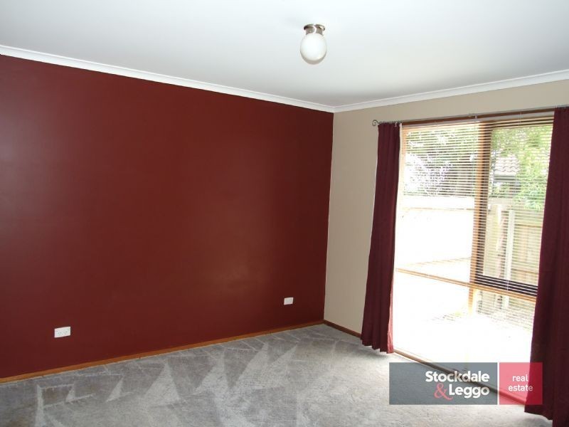 17 Randal Crescent, Moe VIC 3825