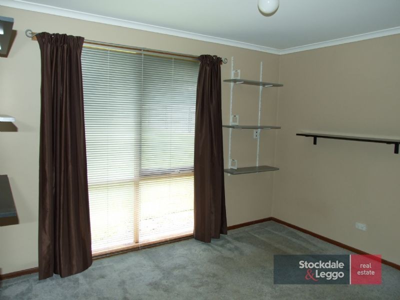 17 Randal Crescent, Moe VIC 3825