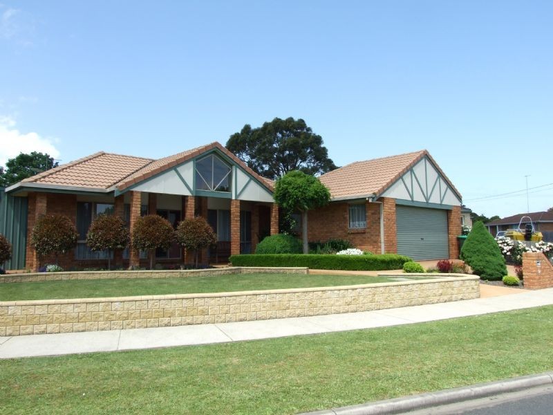 4 Amaroo Way, Newborough VIC 3825