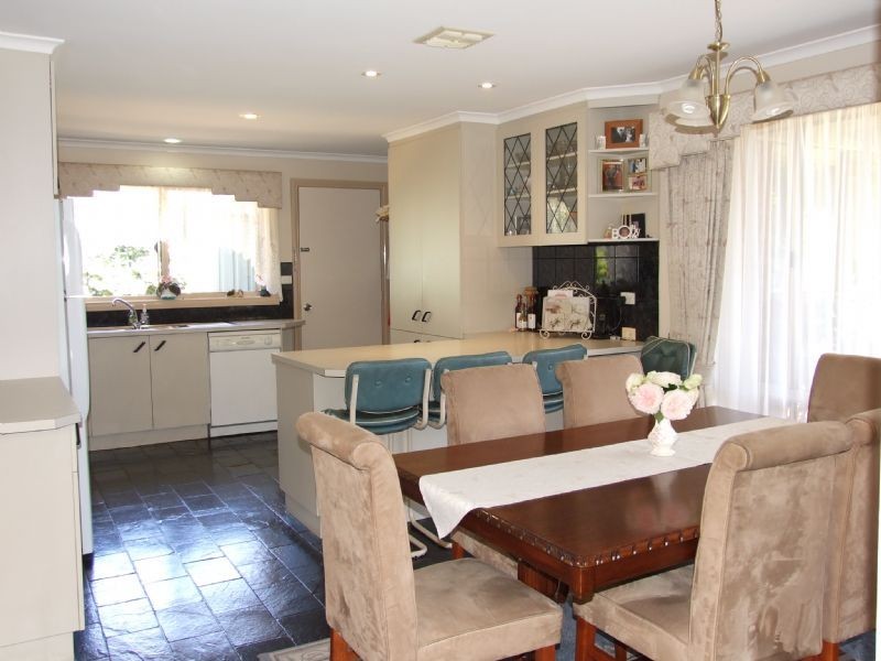 4 Amaroo Way, Newborough VIC 3825