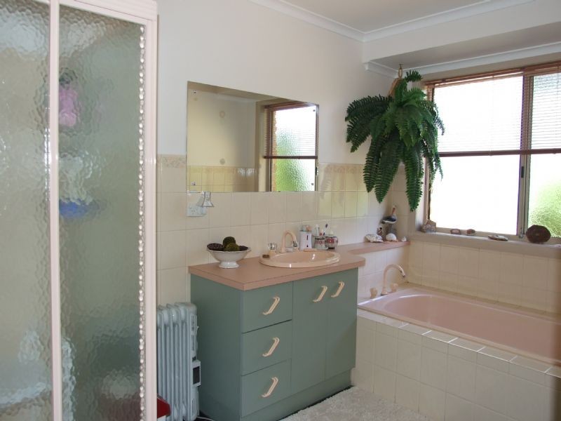 4 Amaroo Way, Newborough VIC 3825