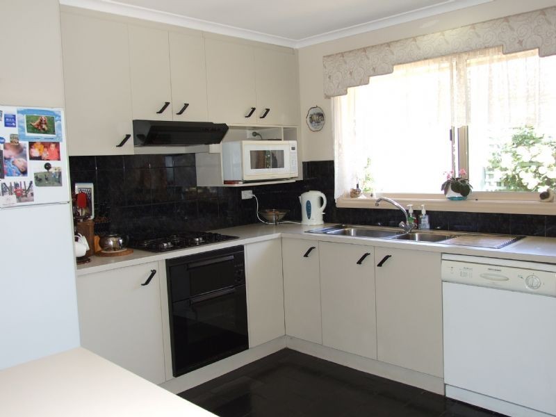 4 Amaroo Way, Newborough VIC 3825