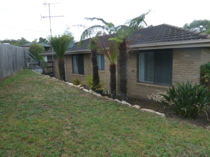 7 Leonis Court, Moe VIC 3825