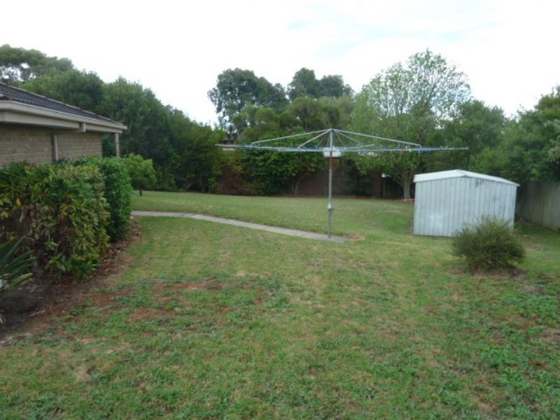 7 Leonis Court, Moe VIC 3825